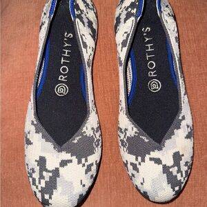Rothy's Black and Cream Textured Flats